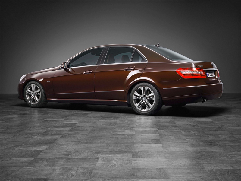 Illustration for article titled 2010 Mercedes E-Class: Mega Gallery